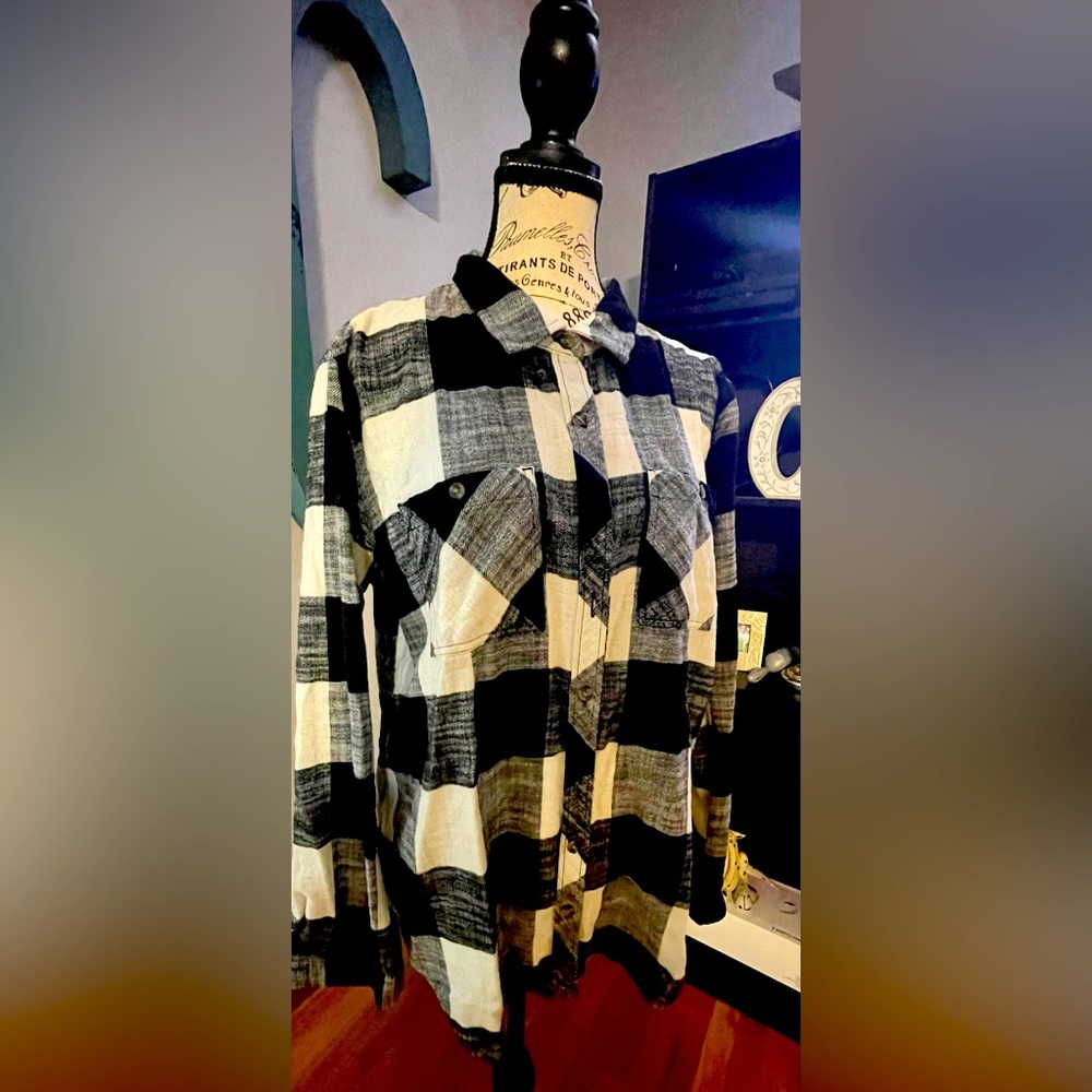 XL black and white plaid button down